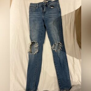 size 25- High Rise Skinny Levi’s Jeans